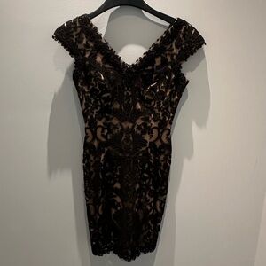 NWOT Tadashi Shoji dress   size 2 black lace and neutral